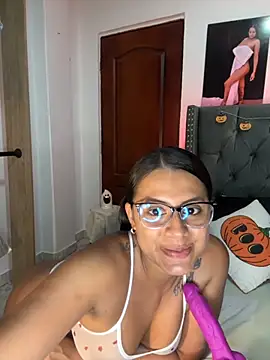 Snapshot of ema_zoe chatting on October 2025 12:00:02 AM ema zoe online show from October 2025 12:00:02 AM