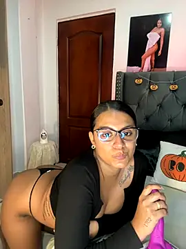 Snapshot of ema_zoe chatting on October 2025 12:08:02 AM ema zoe online show from October 2025 12:08:02 AM