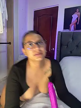 Snapshot of ema_zoe chatting on February 2026 12:18:01 AM ema zoe online show from February 2026 12:18:01 AM