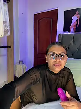 Snapshot of ema_zoe chatting on March 2026 12:06:01 AM ema zoe online show from March 2026 12:06:01 AM