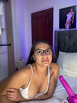 Snapshot of ema_zoe chatting on March 2026 12:04:02 AM ema zoe online show from March 2026 12:04:02 AM