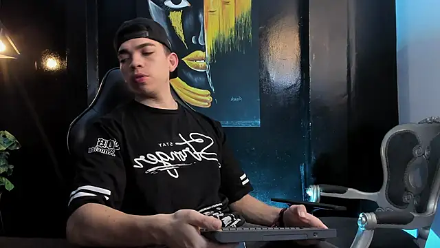 Snapshot of Eryonbradley chatting on November 2025 11:20:01 AM Eryonbradley online show from November 2025 11:20:01 AM