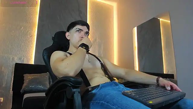 Eryonbradley online show from June 2026 12:11:01 AM