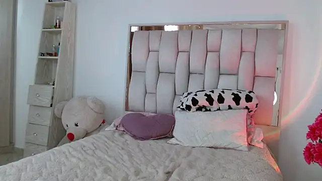 Ayleen m online show from November 2025 07:24:01 PM