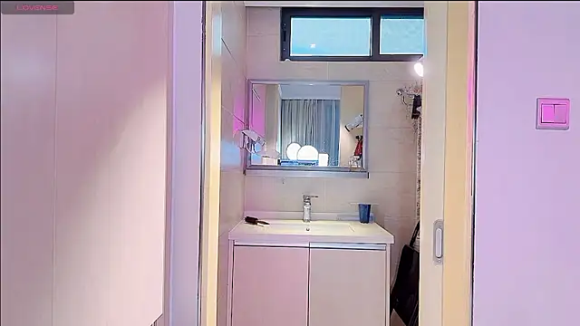 Snapshot of lucy-66 chatting on October 2025 09:08:02 AM lucy-66 online show from October 2025 09:08:02 AM