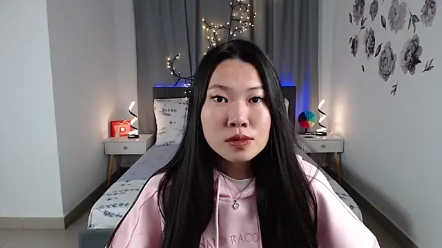 LunaPurrr online show from September 2025 01:00:01 PM