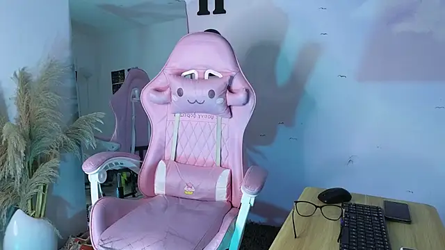 Catherine Smith  online show from October 2025 12:06:01 PM