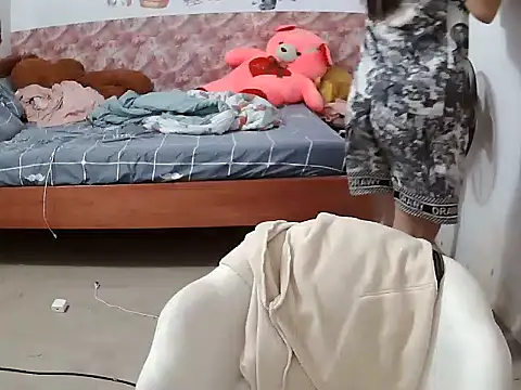 Snapshot of Linda-24 chatting on October 2025 10:19:01 PM Linda-24 online show from October 2025 10:19:01 PM