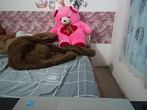 Snapshot of Linda-24 chatting on November 2025 08:06:01 AM Linda-24 online show from November 2025 08:06:01 AM