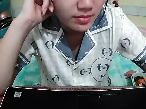 Snapshot of Linda-24 chatting on March 2026 12:21:02 PM Linda-24 online show from March 2026 12:21:02 PM