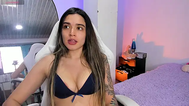 MiaVillalobos online show from April 2026 01:22:02 AM