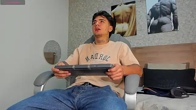 JamesDeker online show from October 2025 10:10:01 PM