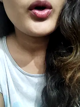 Snapshot of Cute_pinkii chatting on November 2025 08:10:01 PM Cute pinkii online show from November 2025 08:10:01 PM