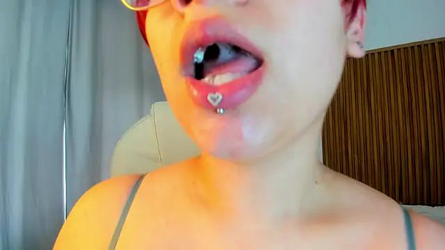 Snapshot of mlle_luna chatting on September 2025 01:23:02 PM mlle luna online show from September 2025 01:23:02 PM