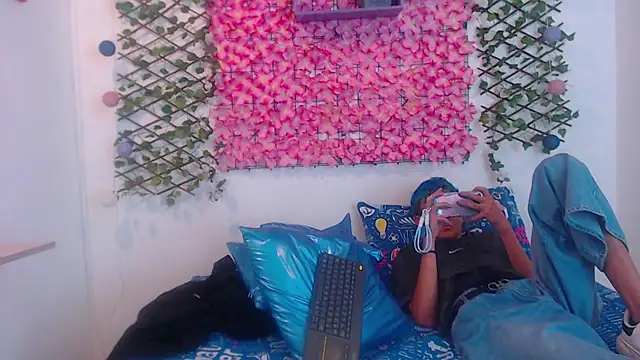 iam lukas   online show from September 2025 04:12:02 AM