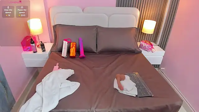 Clawdeen  wolf online show from November 2025 08:19:02 PM