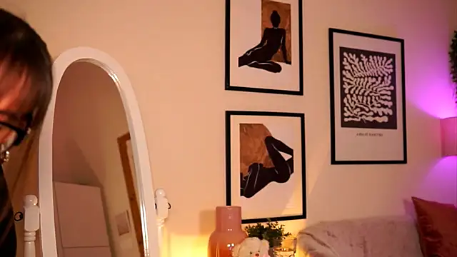 midnightbby  online show from March 2026 05:51:01 PM