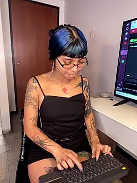 Snapshot of ZoeRaven_Pink chatting on October 2025 03:01:01 PM ZoeRaven Pink online show from October 2025 03:01:01 PM