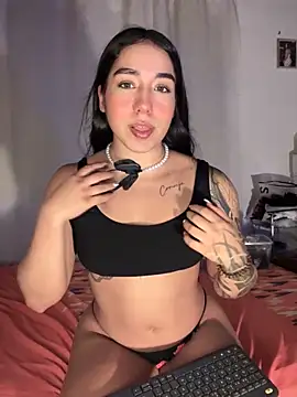 Snapshot of KaditaNavarro chatting on October 2025 11:46:02 PM KaditaNavarro online show from October 2025 11:46:02 PM