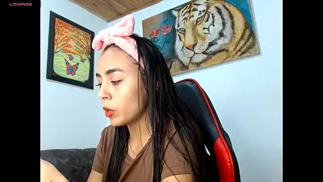 Snapshot of Wild_RoomXxX chatting on October 2025 09:38:02 PM Wild RoomXxX online show from October 2025 09:38:02 PM