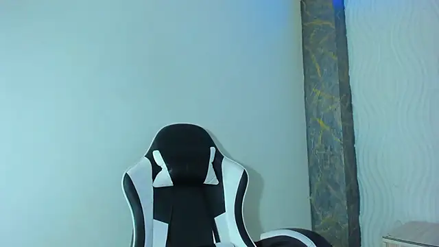 Raven Rouge  online show from June 2026 12:37:01 PM