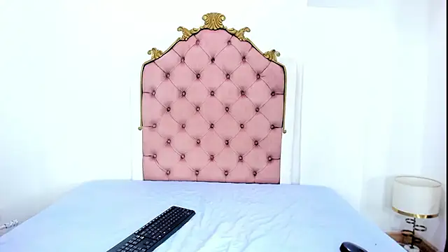 naia cox online show from February 2026 03:49:01 AM