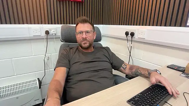 Snapshot of bilf1978 chatting on March 2026 10:07:02 AM bilf1978 online show from March 2026 10:07:02 AM