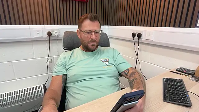 Snapshot of bilf1978 chatting on March 2026 09:14:02 AM bilf1978 online show from March 2026 09:14:02 AM