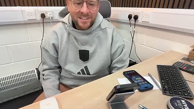 Snapshot of bilf1978 chatting on March 2026 09:32:02 AM bilf1978 online show from March 2026 09:32:02 AM