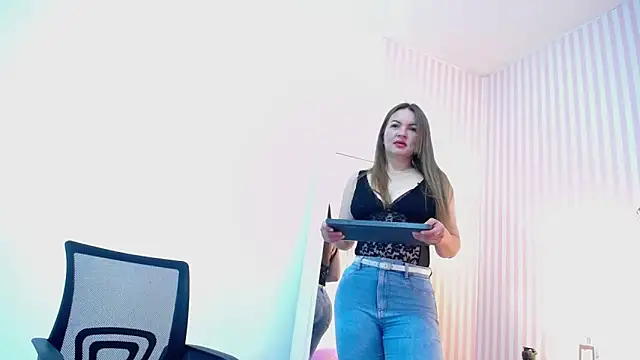 ViictoriaJones  online show from October 2025 12:58:01 PM