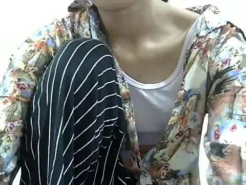 smallcuute online show from November 2025 08:30:01 PM