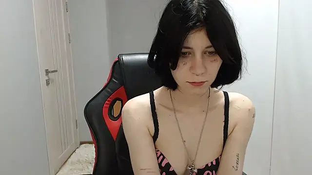 Snapshot of TinaQuiin chatting on September 2025 08:04:01 AM TinaQuiin online show from September 2025 08:04:01 AM