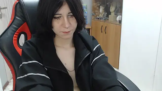 Snapshot of TinaQuiin chatting on September 2025 08:08:01 AM TinaQuiin online show from September 2025 08:08:01 AM