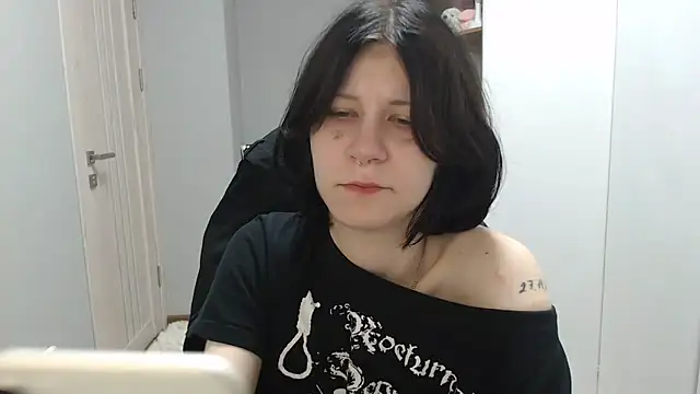 Snapshot of TinaQuiin chatting on October 2025 08:01:01 AM TinaQuiin online show from October 2025 08:01:01 AM