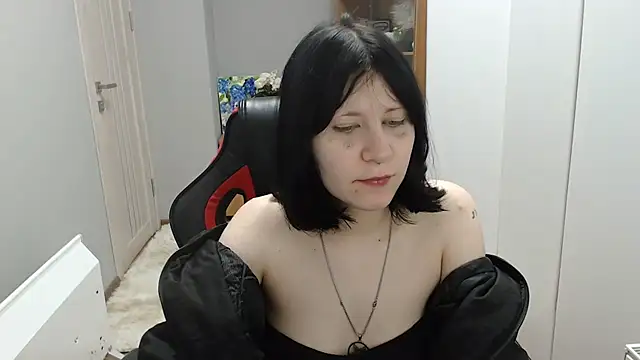 TinaQuiin online show from December 2025 08:56:02 AM