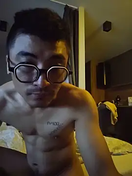 Lokomo32 online show from May 2026 08:28:02 PM