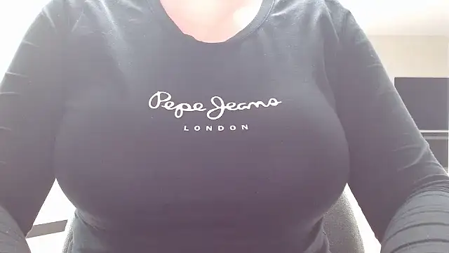 Esmee-Xxx online show from October 2025 12:18:02 PM