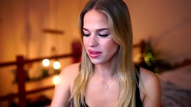 Emilyvanroessel online show from October 2025 07:03:02 PM