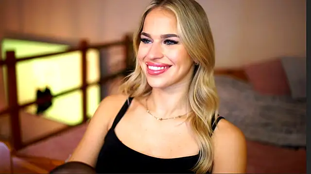 Snapshot of Emilyvanroessel chatting on May 2026 08:08:01 AM Emilyvanroessel online show from May 2026 08:08:01 AM