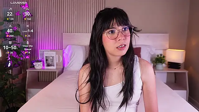 aprilqueenie online show from June 2026 07:40:01 PM