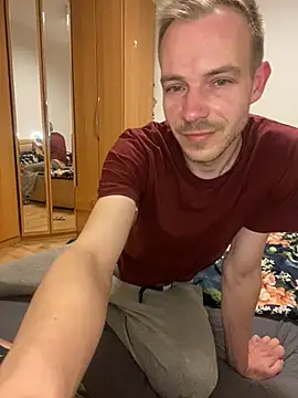 Skinny0150 online show from April 2026 06:36:02 PM