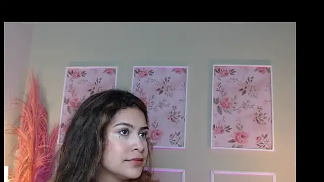 Snapshot of CurlyDani chatting on October 2025 12:07:02 PM CurlyDani online show from October 2025 12:07:02 PM