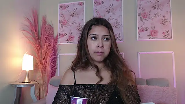 Snapshot of CurlyDani chatting on November 2025 12:05:02 PM CurlyDani online show from November 2025 12:05:02 PM