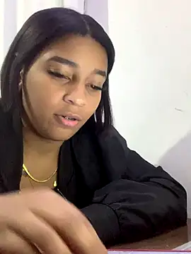 Snapshot of Crisschiavo chatting on November 2025 01:05:02 AM Crisschiavo online show from November 2025 01:05:02 AM