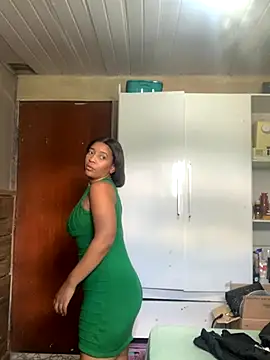 Snapshot of Crisschiavo chatting on December 2025 01:09:02 PM Crisschiavo online show from December 2025 01:09:02 PM