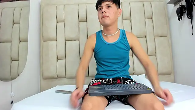 Snapshot of Felipe_Cold chatting on October 2025 02:19:01 AM Felipe Cold online show from October 2025 02:19:01 AM