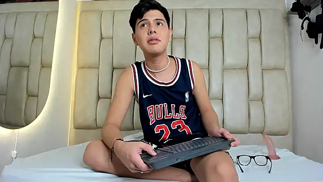 Snapshot of Felipe_Cold chatting on October 2025 02:20:02 AM Felipe Cold online show from October 2025 02:20:02 AM