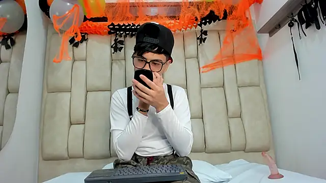 Snapshot of Felipe_Cold chatting on October 2025 02:52:01 AM Felipe Cold online show from October 2025 02:52:01 AM