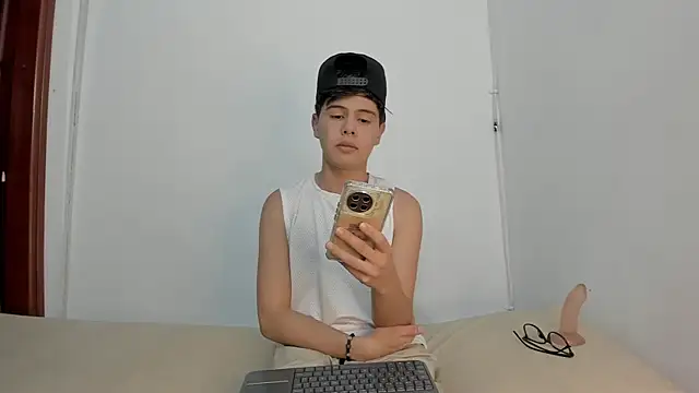 Felipe Cold online show from December 2025 02:28:01 AM