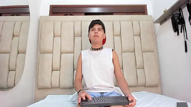 Felipe Cold online show from December 2025 02:20:02 AM